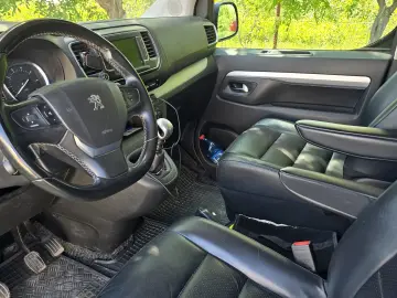 Peugeot Traveller