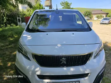 Peugeot Traveller