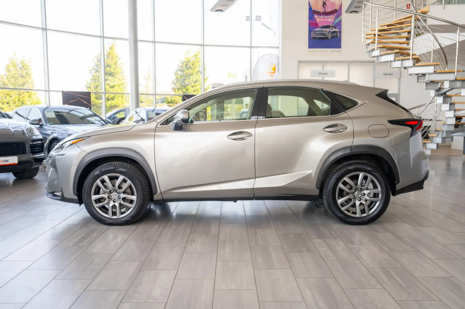 Lexus NX 300h Hybrid e-CVT