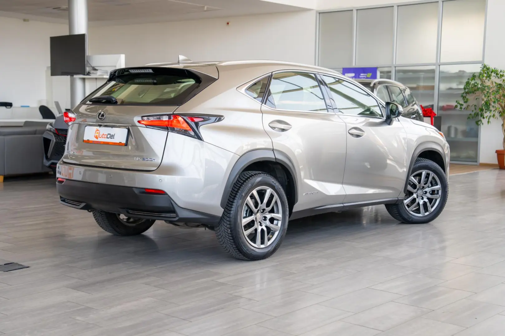 Lexus NX 300h Hybrid e-CVT