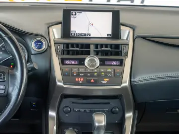 Lexus NX 300h Hybrid e-CVT