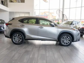 Lexus NX 300h Hybrid e-CVT