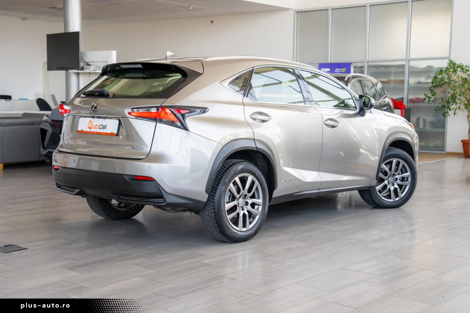 Lexus NX 300h Hybrid e-CVT