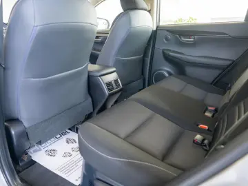 Lexus NX 300h Hybrid e-CVT