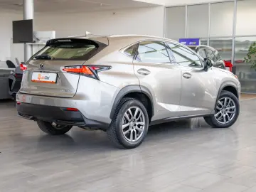 Lexus NX 300h Hybrid e-CVT