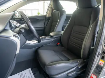 Lexus NX 300h Hybrid e-CVT