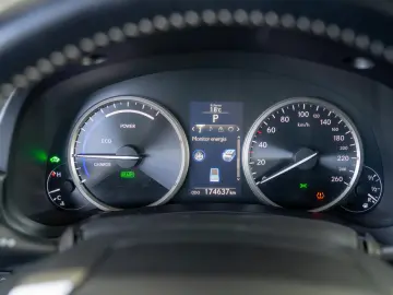 Lexus NX 300h Hybrid e-CVT