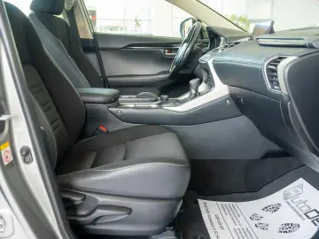 Lexus NX 300h Hybrid e-CVT