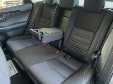 Lexus NX 300h Hybrid e-CVT