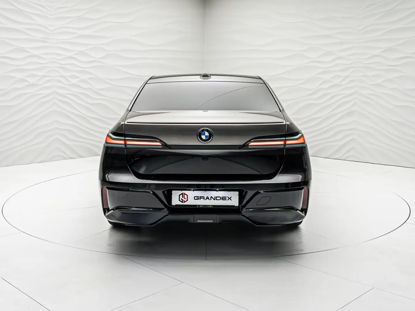 BMW 740d xDrive   2 culori