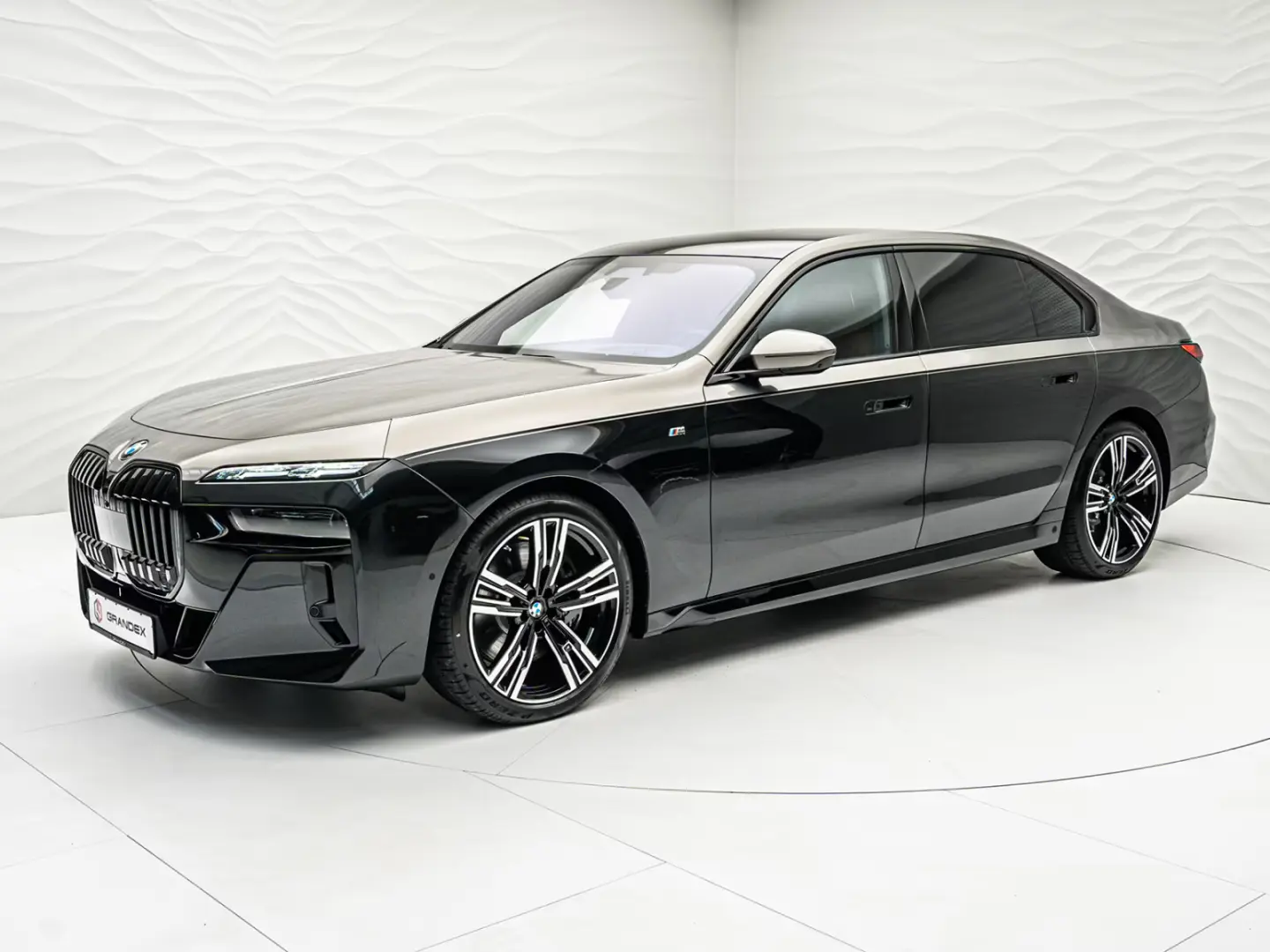 BMW 740d xDrive   2 culori