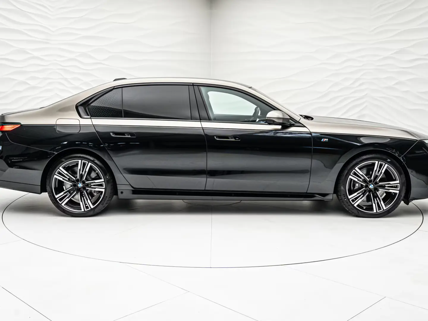 BMW 740d xDrive   2 culori