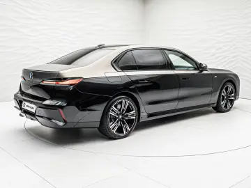 BMW 740d xDrive   2 culori