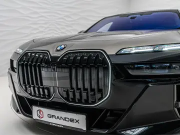 BMW 740d xDrive   2 culori