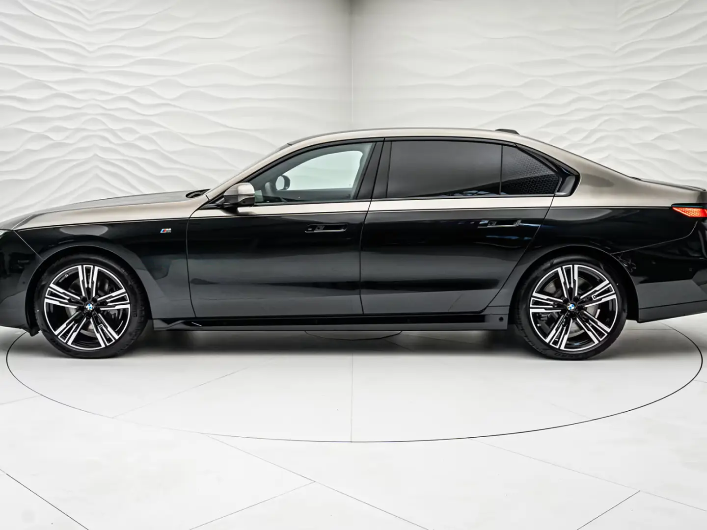 BMW 740d xDrive   2 culori