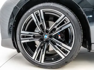 BMW 740d xDrive   2 culori