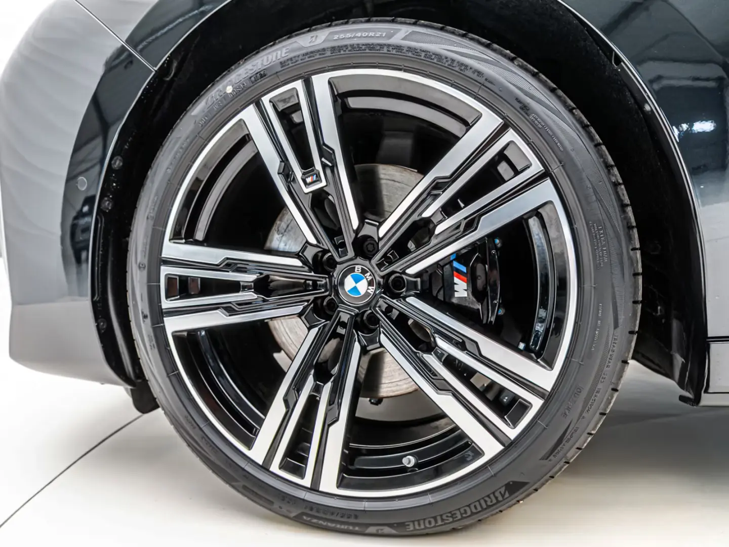 BMW 740d xDrive   2 culori