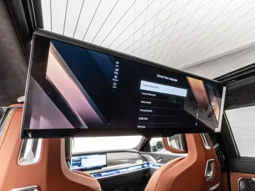 BMW 740d xDrive   2 culori