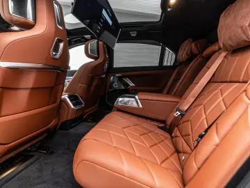 BMW 740d xDrive   2 culori