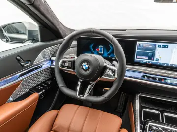 BMW 740d xDrive   2 culori