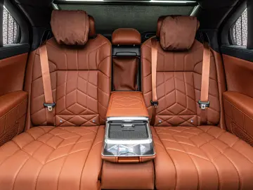 BMW 740d xDrive   2 culori