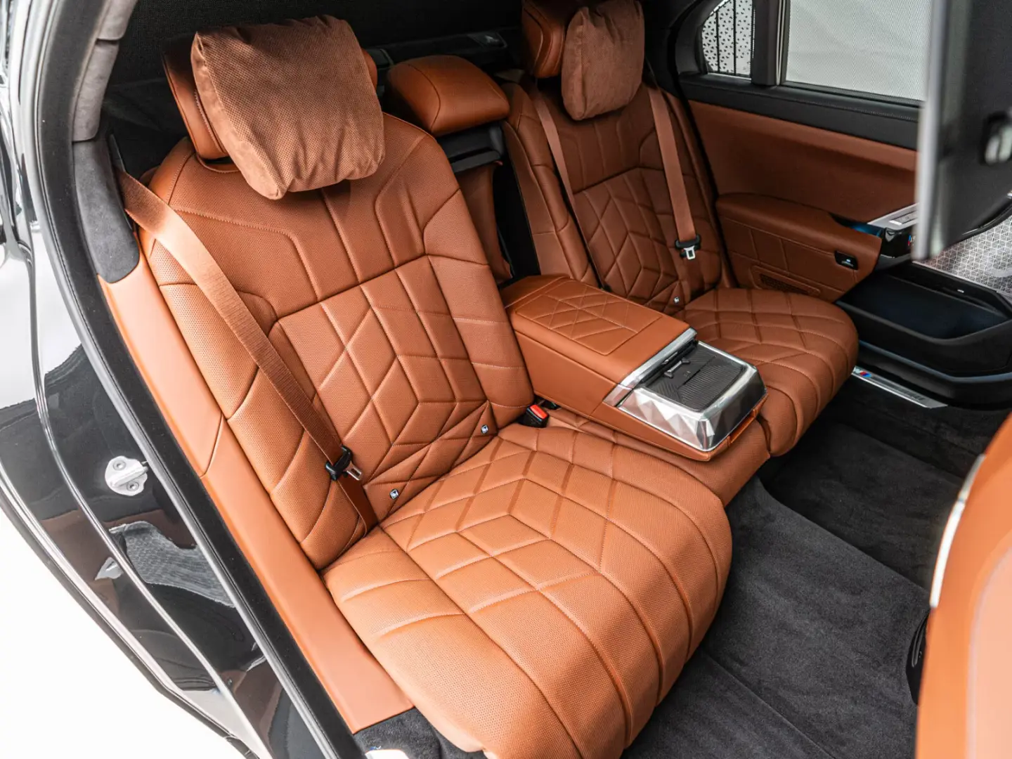 BMW 740d xDrive   2 culori