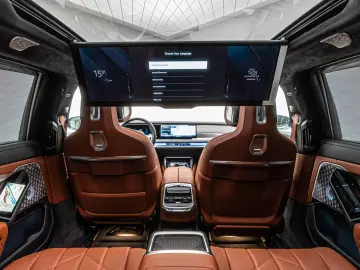 BMW 740d xDrive   2 culori