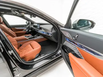 BMW 740d xDrive   2 culori