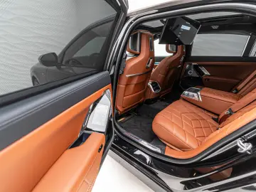BMW 740d xDrive   2 culori
