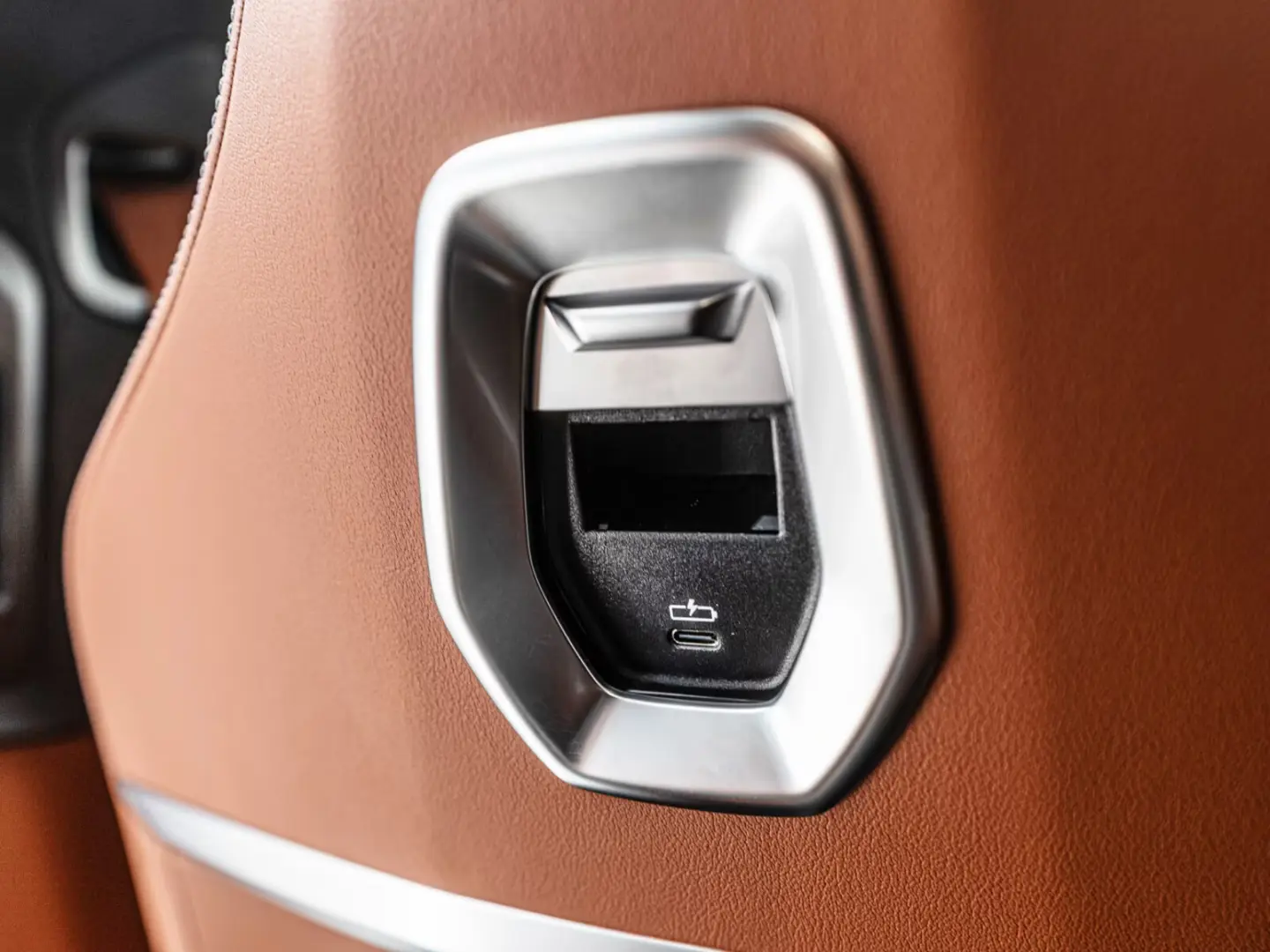 BMW 740d xDrive   2 culori