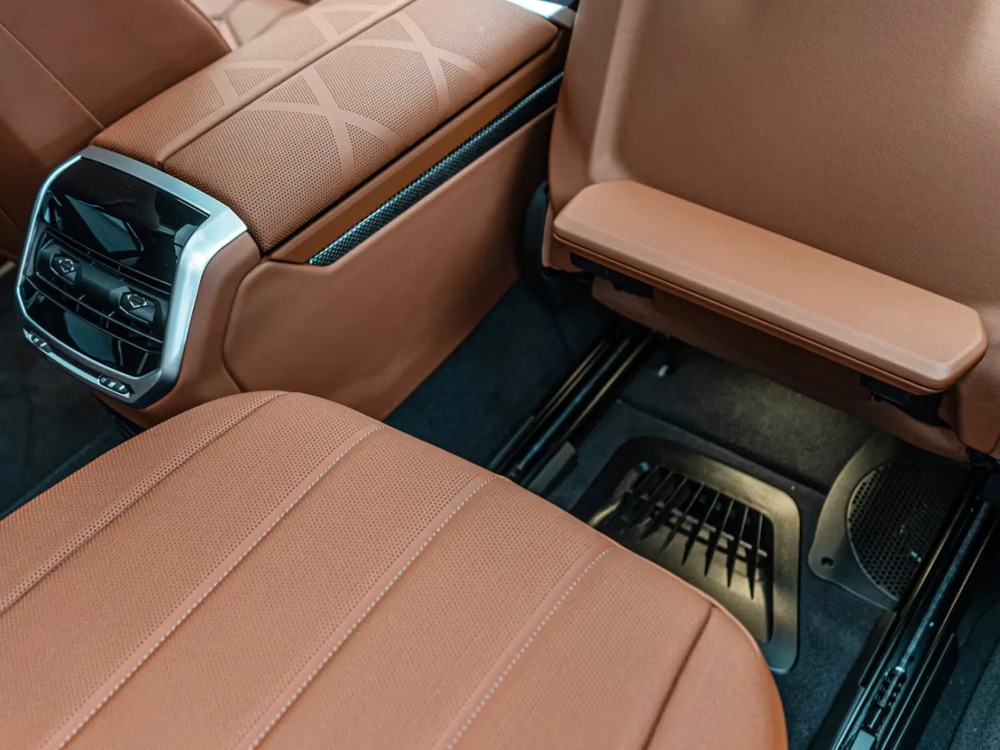 BMW 740d xDrive   2 culori