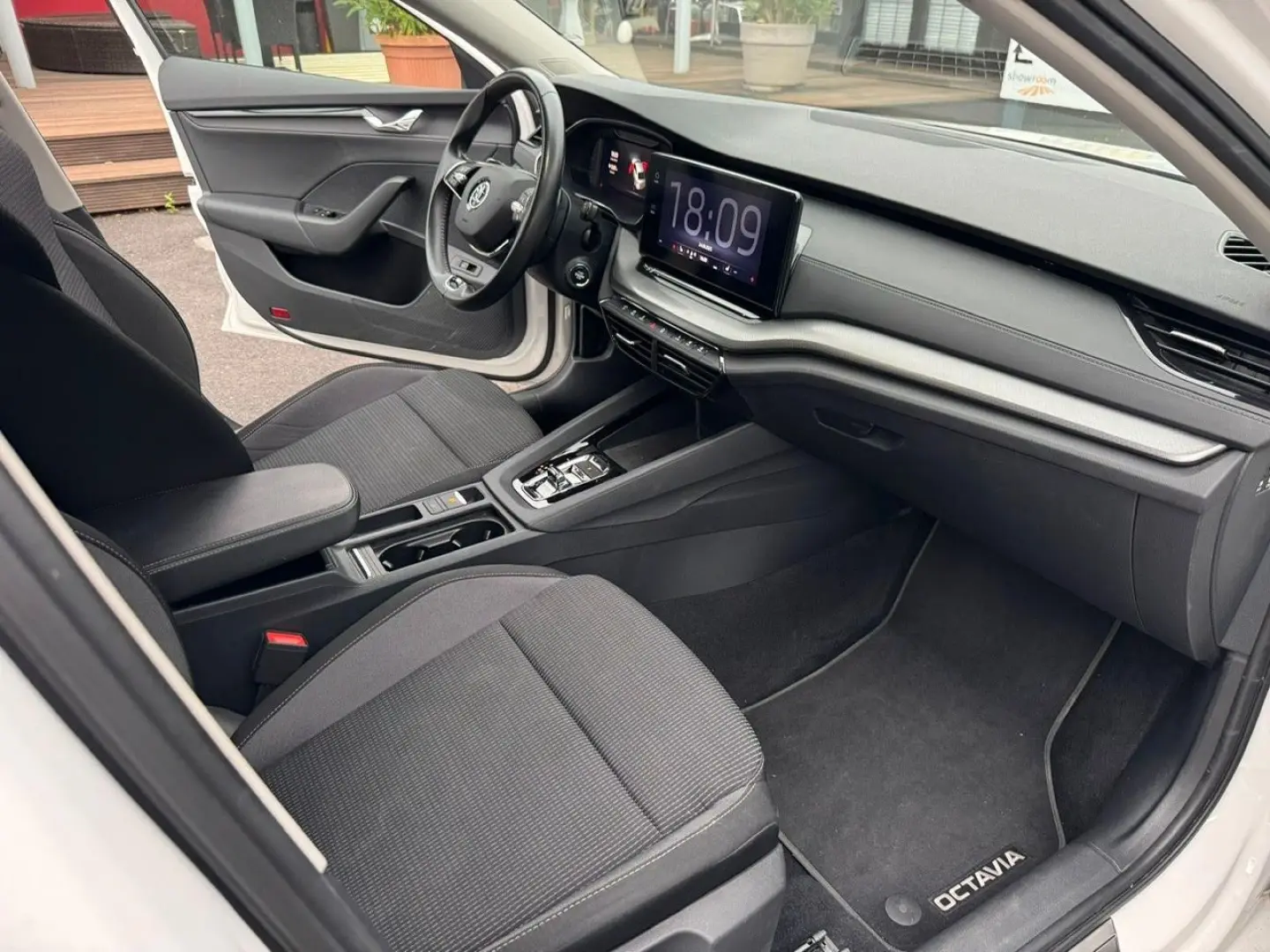 Octavia Lim. Ambition iV