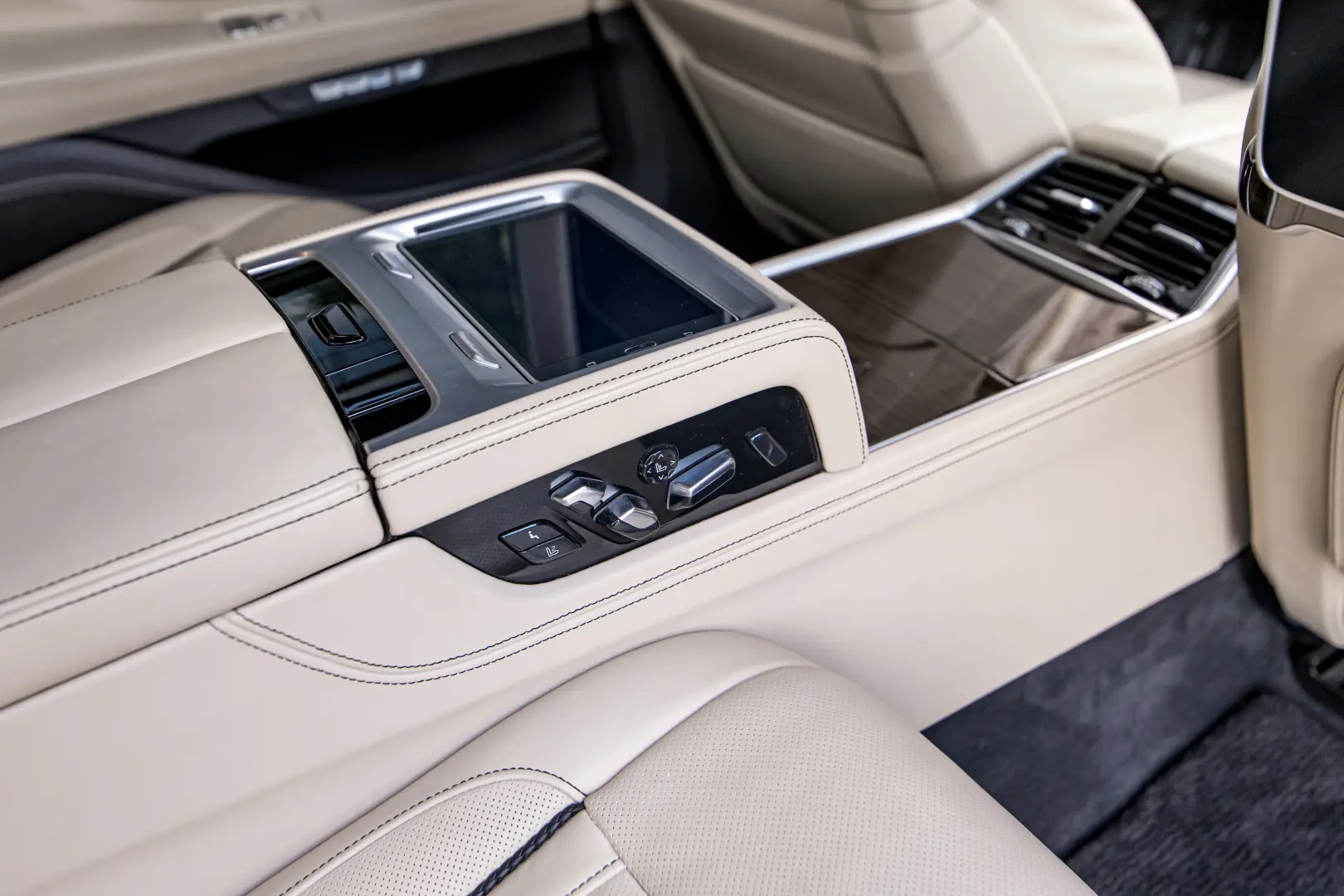 BMW M760Li xDrive