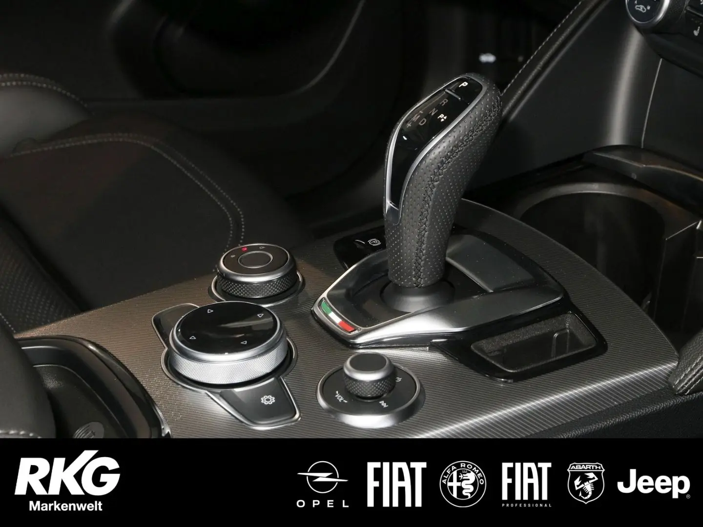 Stelvio VELOCE Q4 2.0 Turbo AHK Panorama Dach Pr