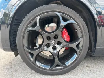 Stelvio MY23 Competizione Q4 (280 PS)