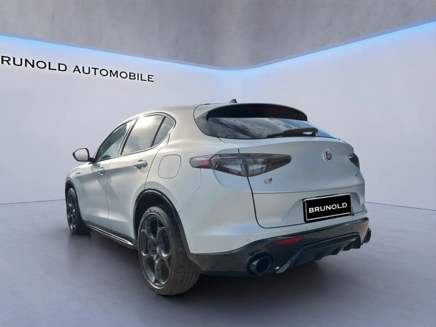 STELVIO COMPETIZIONE 2.0 TURBO  280 PS