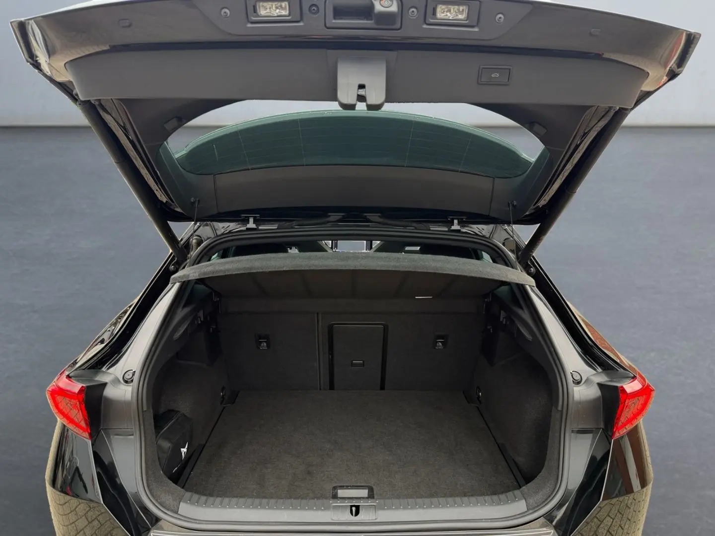 Formentor VZ 2.0 TSI DSG  LED Pano Beats Memory