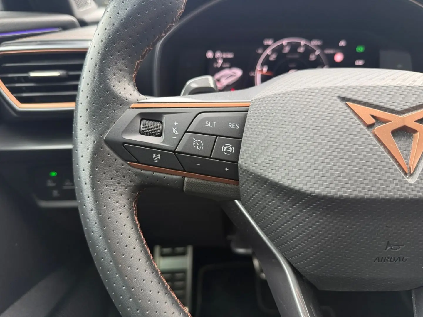 Formentor VZ 2.0 TSI DSG  LED Pano Beats Memory