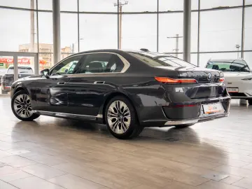BMW Seria 7 740d xDrive Sportautomatic