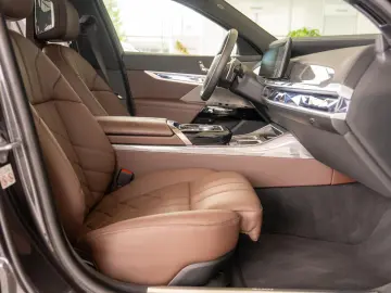 BMW Seria 7 740d xDrive Sportautomatic