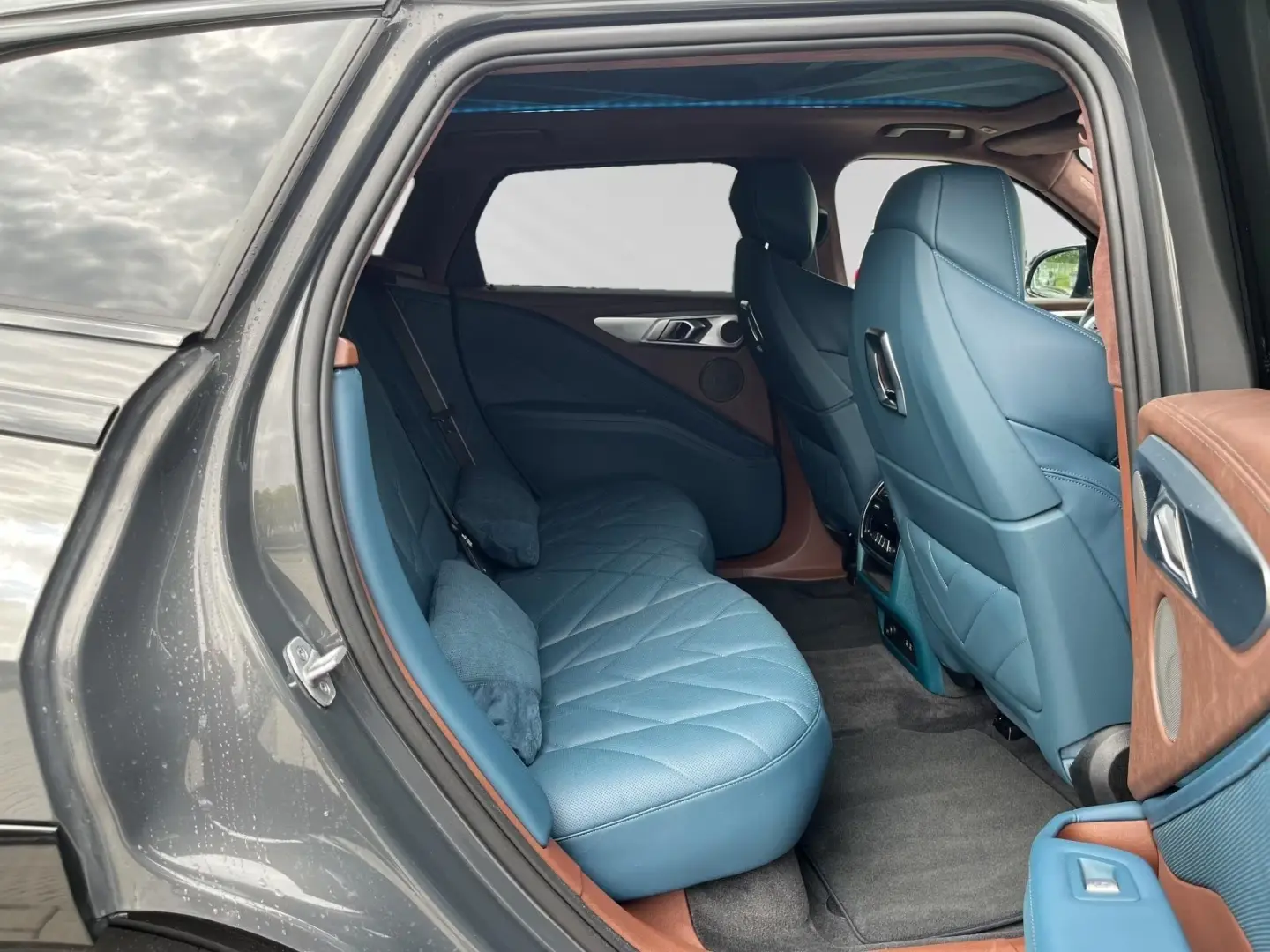 BMW XM 50e DAProf. AHK. Ventilație și masaj