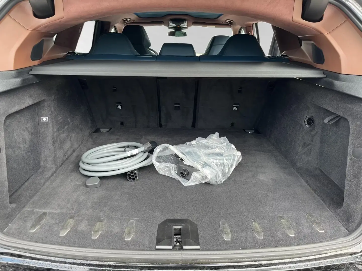 BMW XM 50e DAProf. AHK. Ventilație și masaj