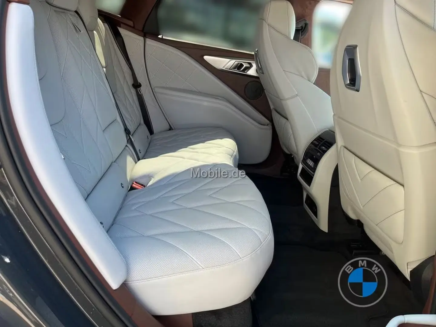 BMW XM 50e 23  Autobahnassistent AHK