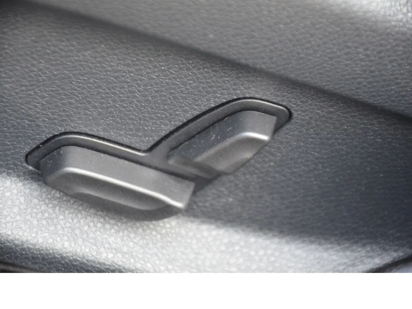 GLC 220 d 4M LED Ahk Keyless RFK Distronic MBUX