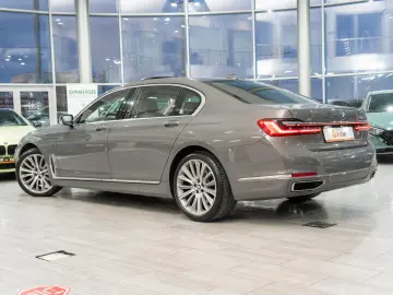 BMW Seria 7 745Le Long xDrive   3.0 Plug-in Hybrid