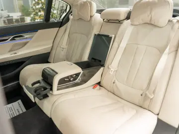 BMW Seria 7 745Le Long xDrive   3.0 Plug-in Hybrid