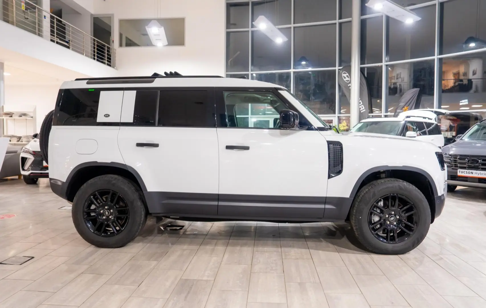 Land Rover Defender D300 3.0d 4x4 MHEV -  Hard Top