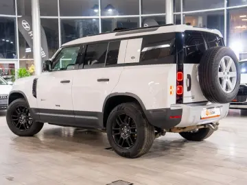 Land Rover Defender D300 3.0d 4x4 MHEV -  Hard Top
