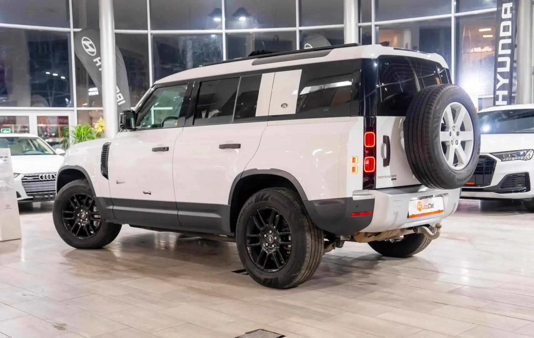 Land Rover Defender D300 3.0d 4x4 MHEV -  Hard Top