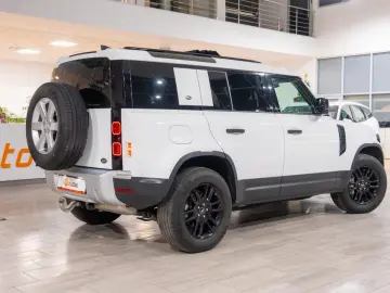 Land Rover Defender D300 3.0d 4x4 MHEV -  Hard Top